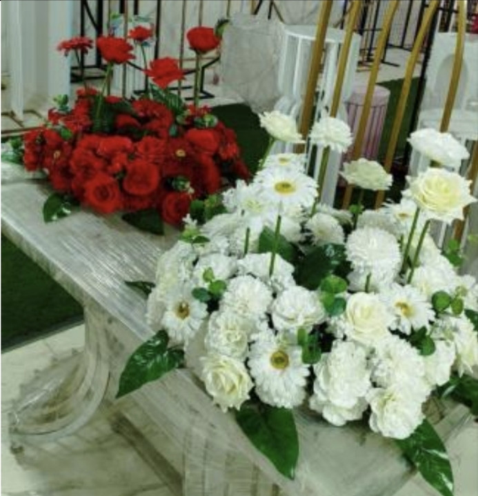 گل مصنوعی مخصوص شمعدان